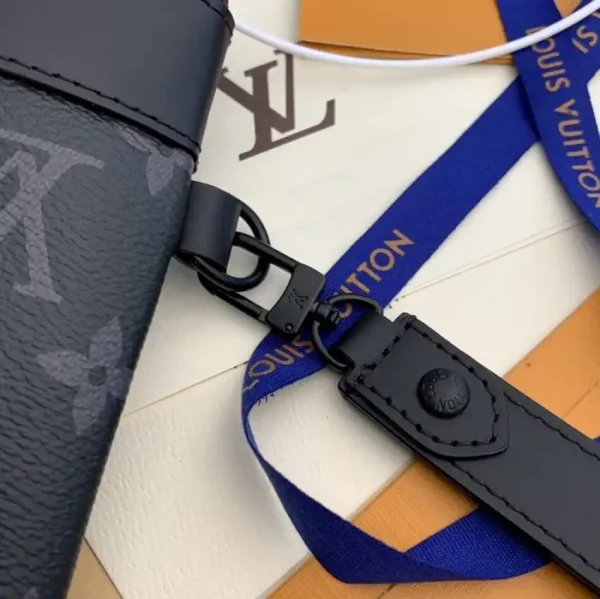 Louis Vuitton To Go Pochette Black - Image 2