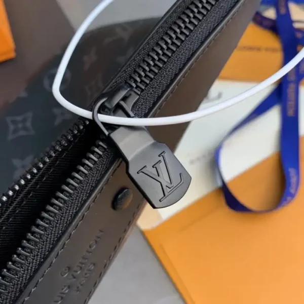 Louis Vuitton To Go Pochette Black - Image 7