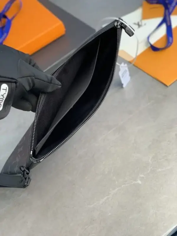 Louis Vuitton To Go Pochette Black - Image 8