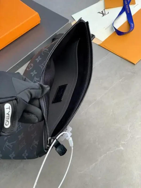 Louis Vuitton To Go Pochette Black - Image 9