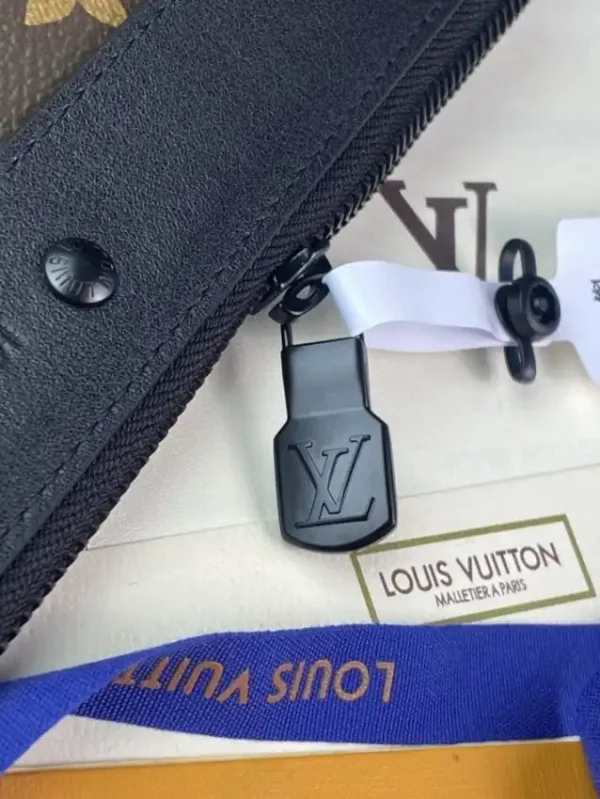 Louis Vuitton To Go Pochette Brown - Image 2