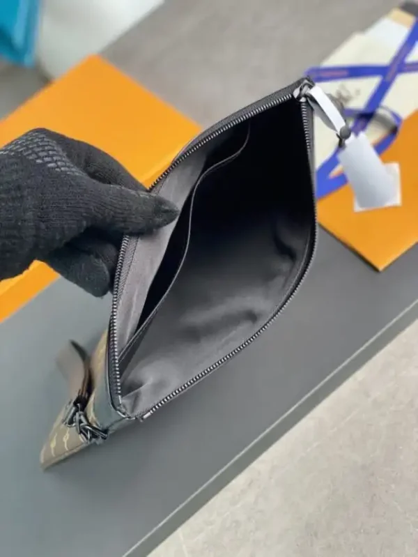 Louis Vuitton To Go Pochette Brown - Image 3