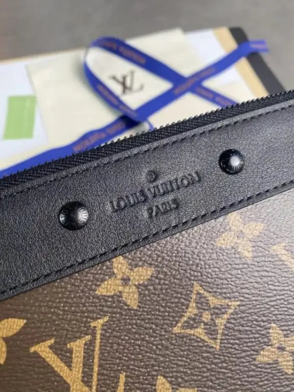 Louis Vuitton To Go Pochette Brown - Image 4
