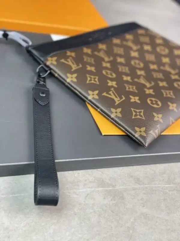 Louis Vuitton To Go Pochette Brown - Image 6