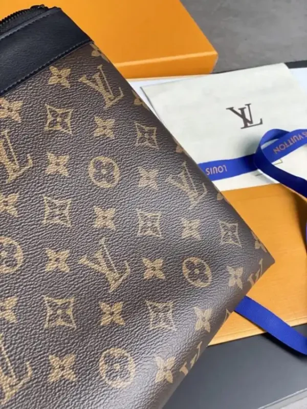 Louis Vuitton To Go Pochette Brown - Image 8
