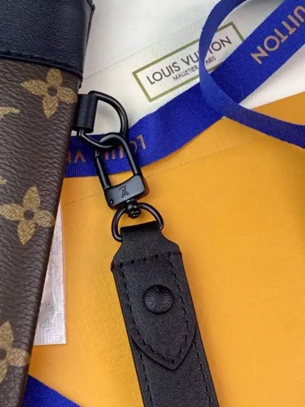 Louis Vuitton To Go Pochette Brown - Image 9