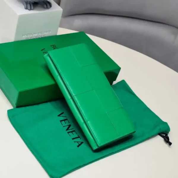 Bottega Veneta Intrecciato Long Wallet - Image 6