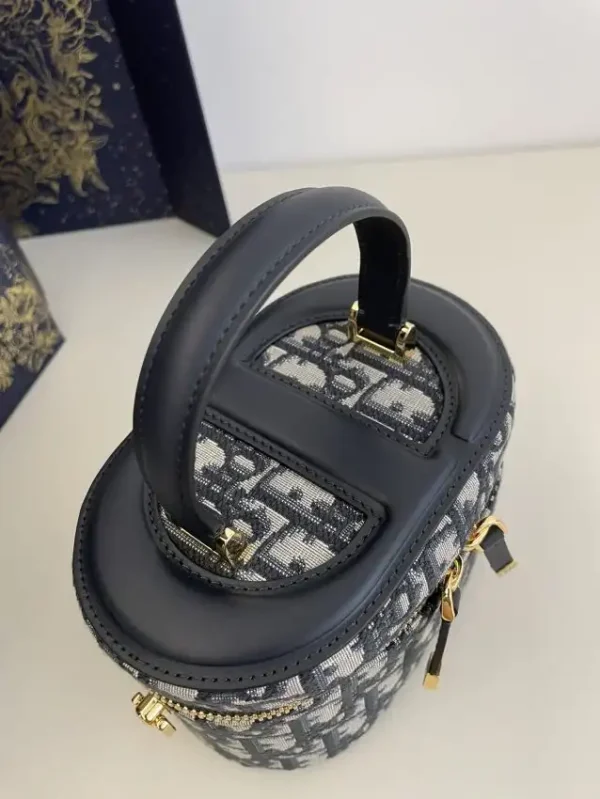 Dior Signature Vanity - Image 7