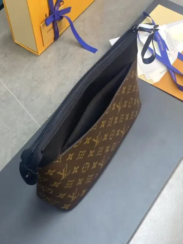 Louis Vuitton Pochette Voyage Souple Brown - Image 9