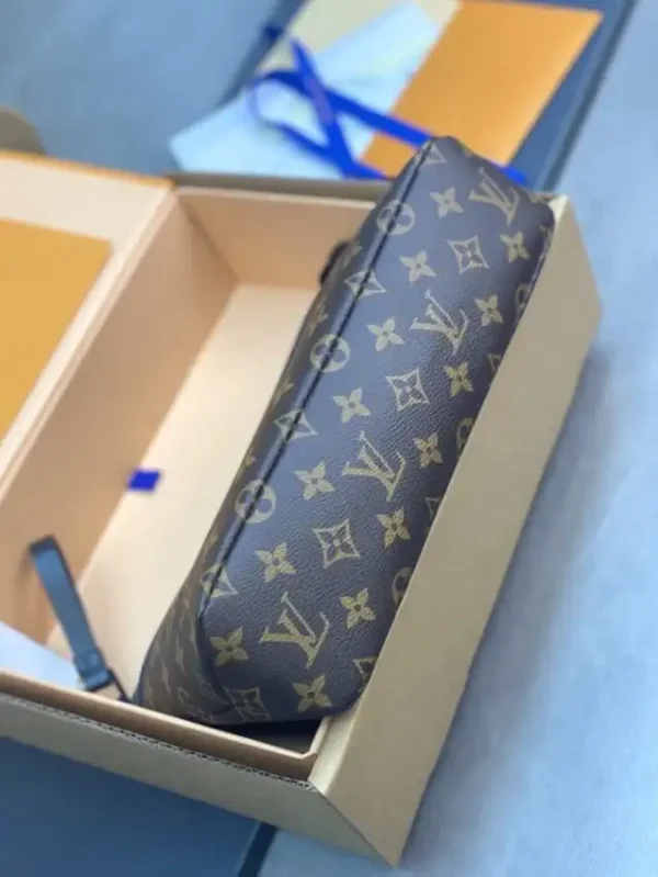 Louis Vuitton Pochette Voyage Souple Brown - Image 3