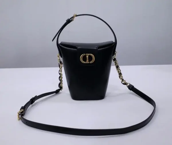 Dior 30 Montaigne Amber Chain Black