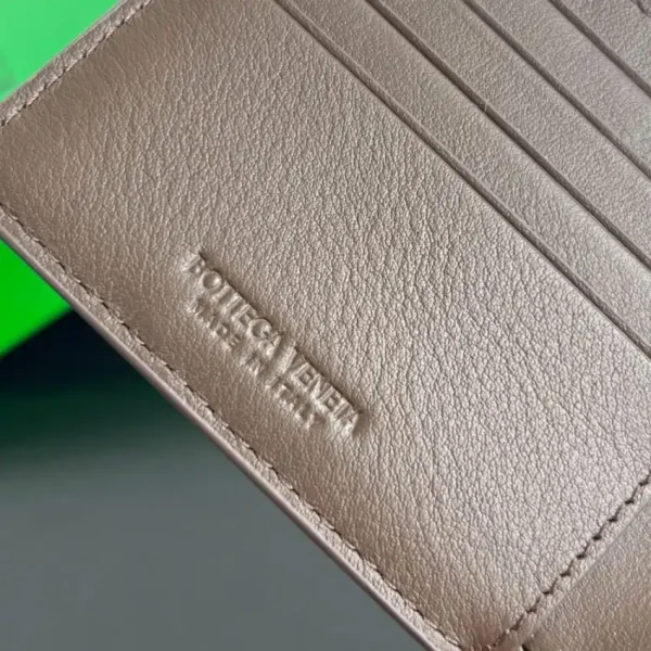 Bottega Veneta Intrecciato Bi-Fold Wallet Black&Brown - Image 5