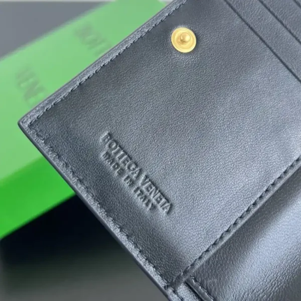 Bottega Veneta  Bifold Zipper Wallet - Image 12