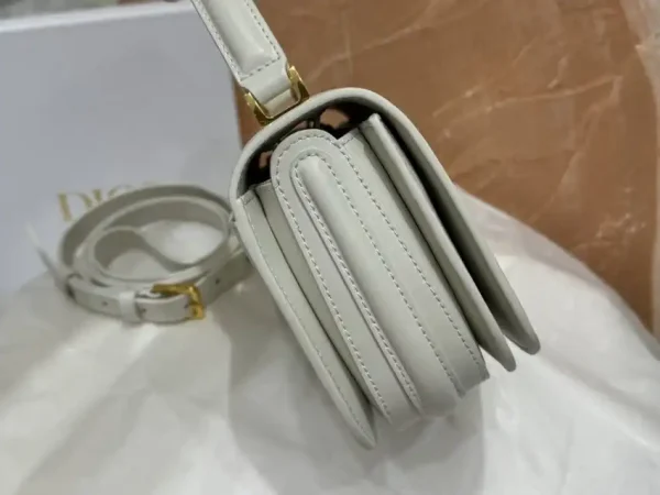 Dior 30  Montaigne Avenue Top Handle White - Image 3