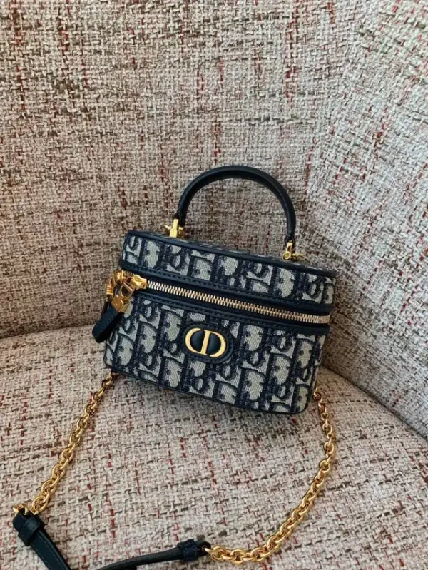 Dior 30 Montaigne Vanity - Image 4