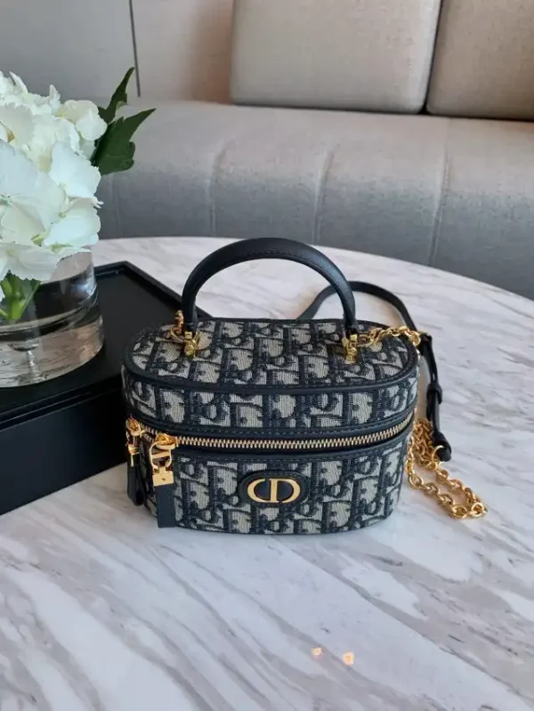 Dior 30 Montaigne Vanity - Image 7