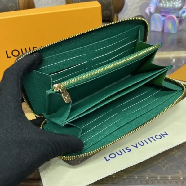 Louis Vuitton Zippy Wallet  Rabbit - Image 4