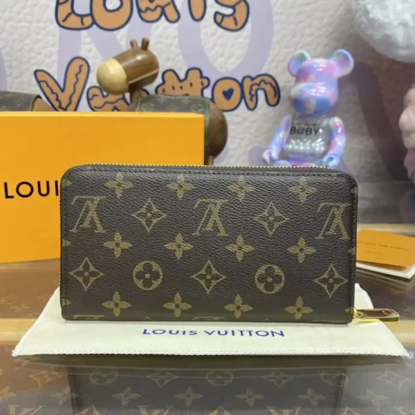 Louis Vuitton Zippy Wallet  Rabbit - Image 2