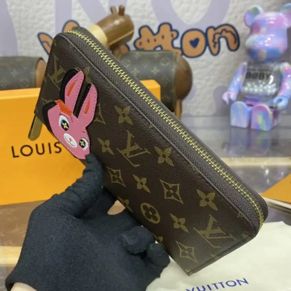 Louis Vuitton Zippy Wallet  Rabbit - Image 3