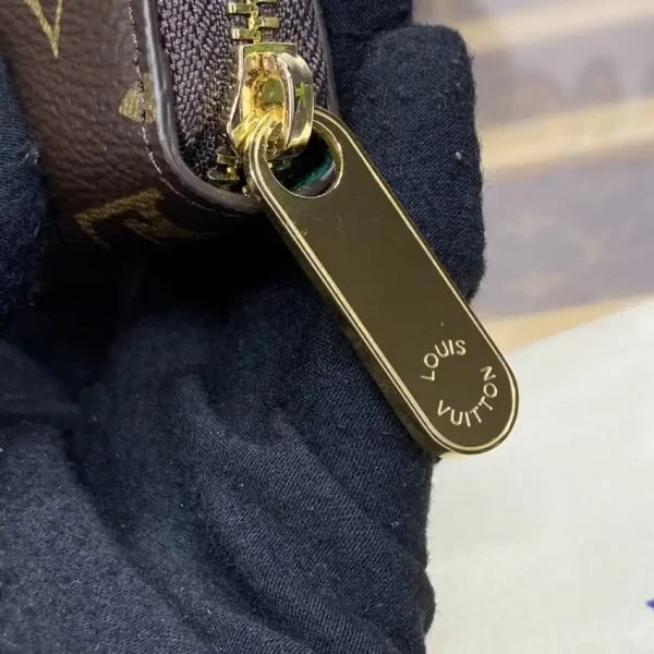 Louis Vuitton Zippy Wallet  Rabbit - Image 5