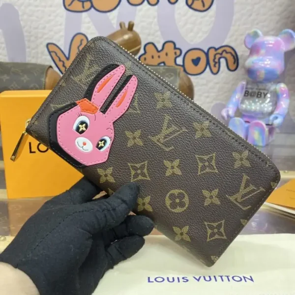 Louis Vuitton Zippy Wallet  Rabbit - Image 6