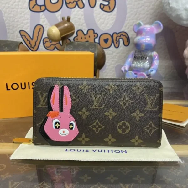 Louis Vuitton Zippy Wallet  Rabbit