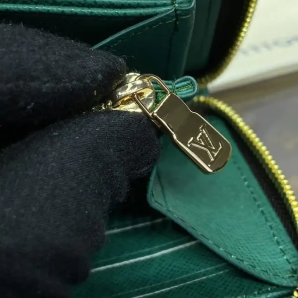 Louis Vuitton Zippy Wallet  Rabbit - Image 8