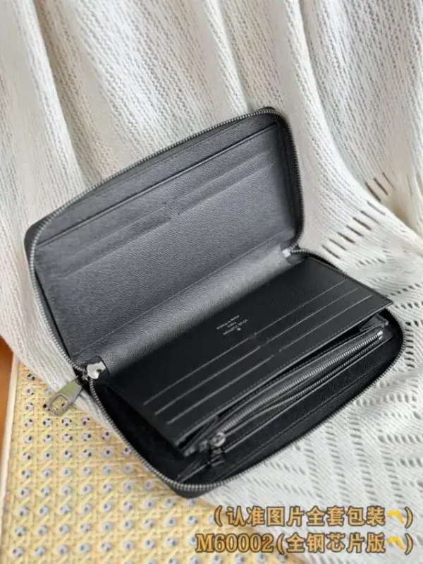 Louis Vuitton Zippy Wallet Black - Image 4