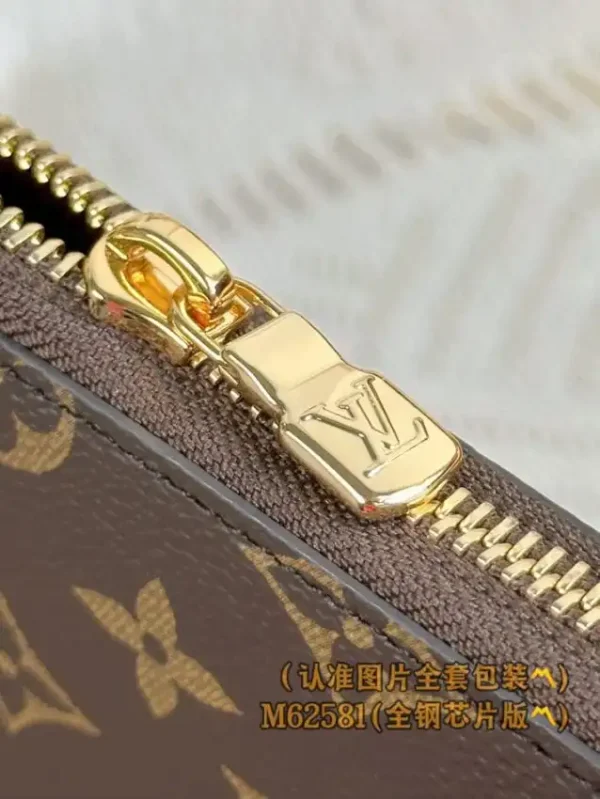 Louis Vuitton Zippy Wallet - Image 3