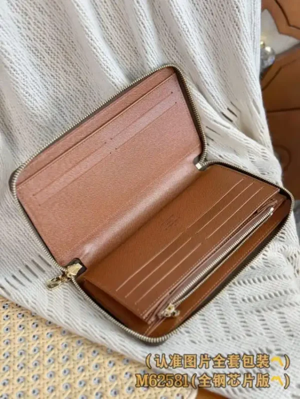 Louis Vuitton Zippy Wallet - Image 5