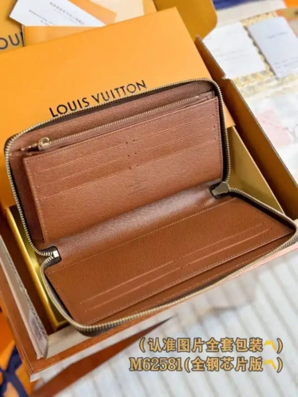 Louis Vuitton Zippy Wallet - Image 6