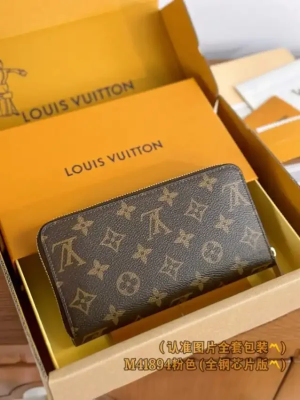 Louis Vuitton Zippy Wallet - Image 10