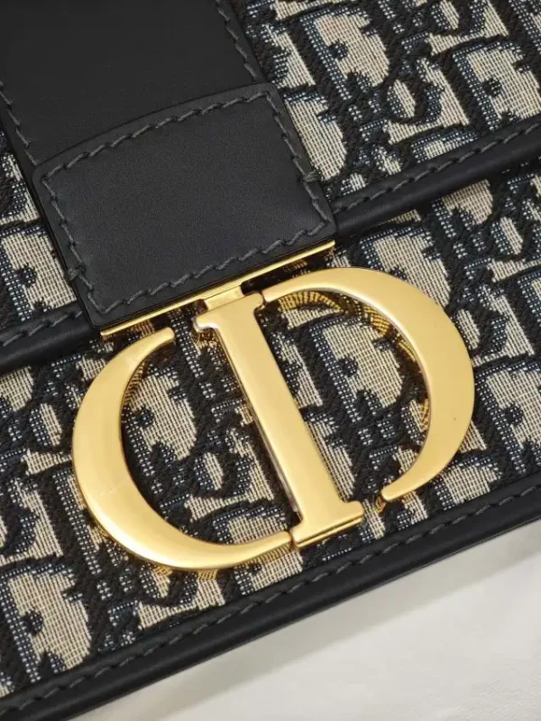 Dior 30 Montaigne  On Chain - Image 10