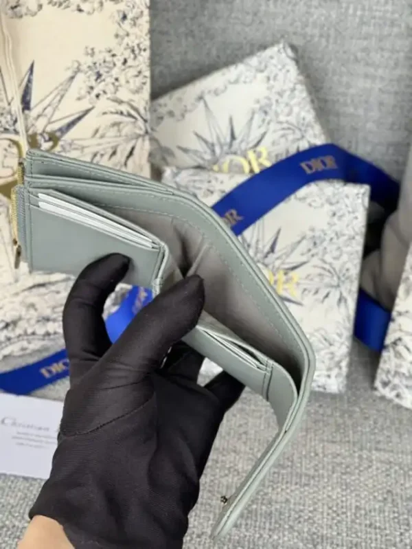 Dior 30 Montaigne Wallet - Image 6