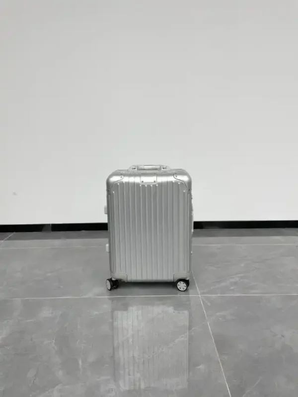Rimowa Original Suitcase Silver - Image 3
