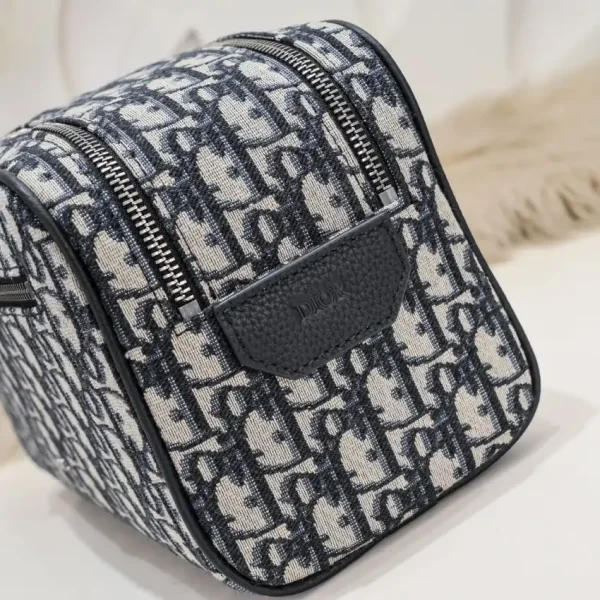 Dior Tioletry Bag - Image 4
