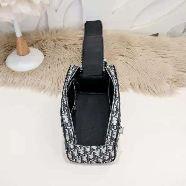 Dior Tioletry Bag - Image 5