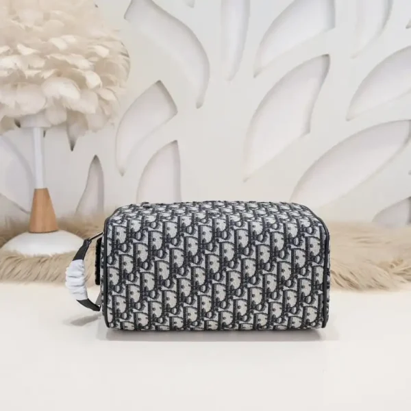 Dior Tioletry Bag - Image 6