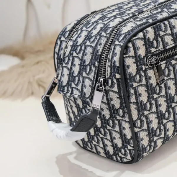 Dior Tioletry Bag - Image 7