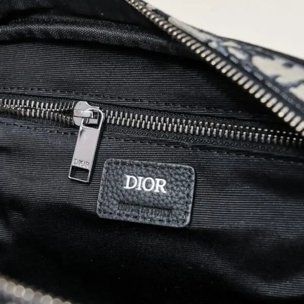Dior Tioletry Bag - Image 8