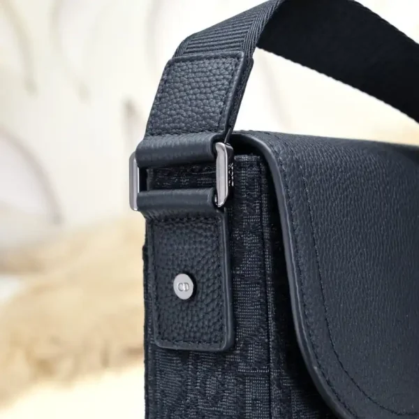 Dior Saddle Messenger Bag Oblique Black - Image 5