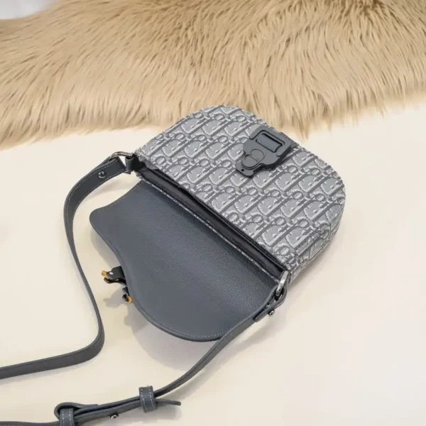Dior Saddle Messenger Bag Oblique Grey - Image 5
