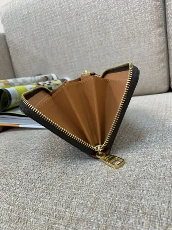Louis Vuitton Zippy Wallet Monogram - Image 3