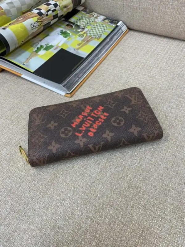 Louis Vuitton Zippy Wallet Monogram - Image 5