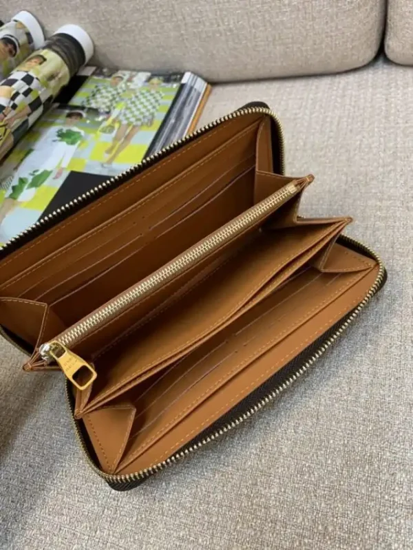 Louis Vuitton Zippy Wallet Monogram - Image 7