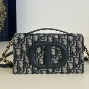 Dior Signature CD Square