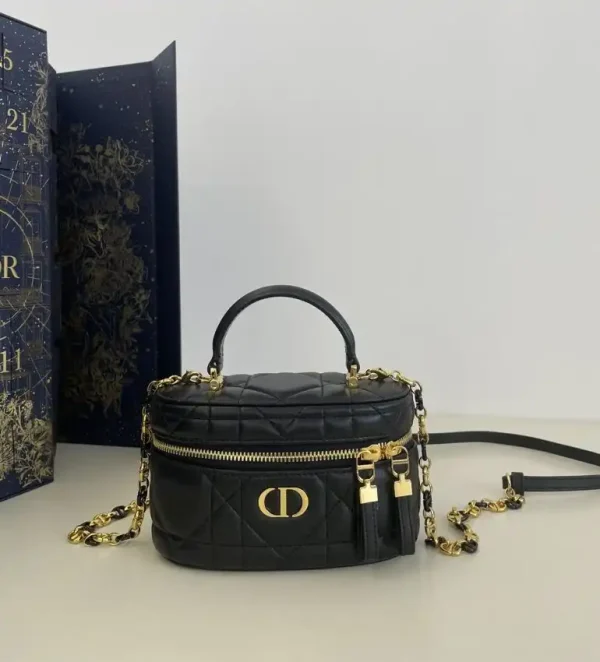 Dior 30 Montaigne Vanity Black