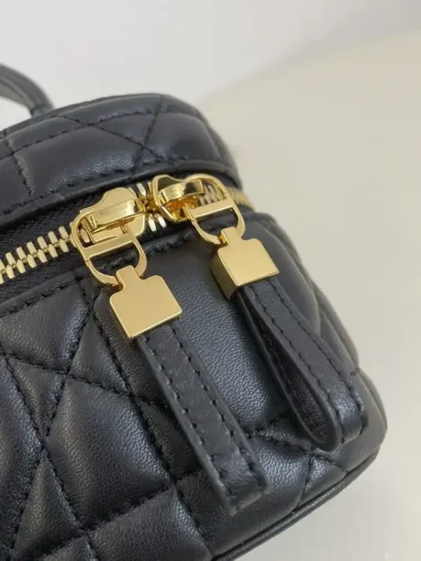 Dior 30 Montaigne Vanity Black - Image 6