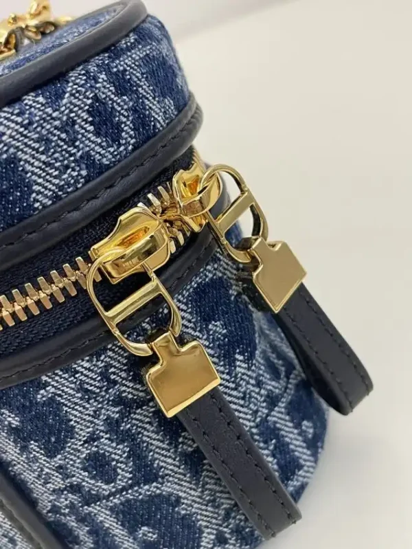 Dior 30 Montaigne Vanity Denim Blue - Image 4