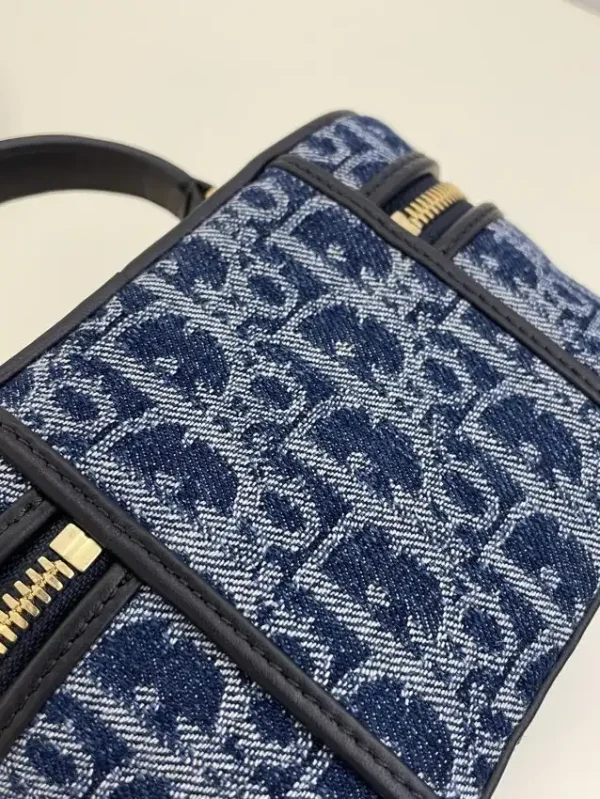 Dior 30 Montaigne Vanity Denim Blue - Image 9